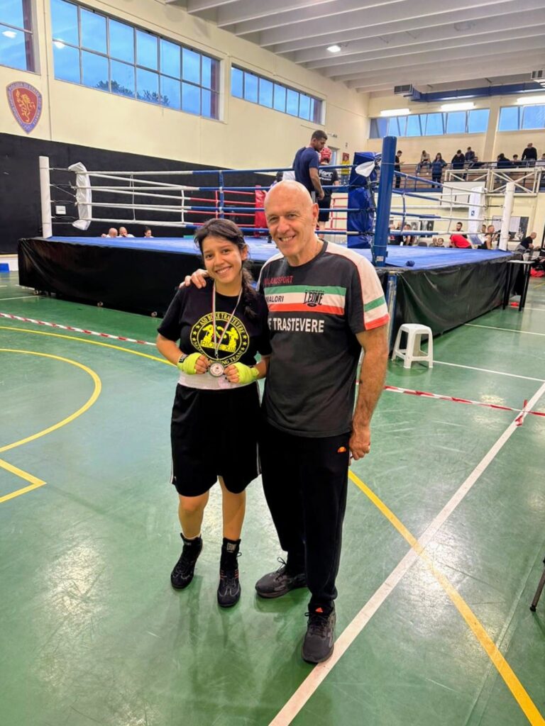 Il Maestro Malori Daniele con Charlotte ( Boxe Light ).